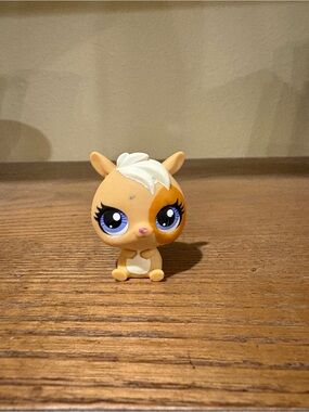 Littlest Pet Shop Orange & White Figure with Purple Eyes